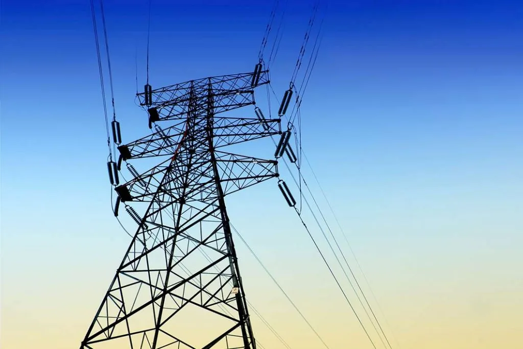 Odszkodowanie za&nbsp;słup elektryczny – służebność przesyłu i&nbsp;bezumowne korzystnie